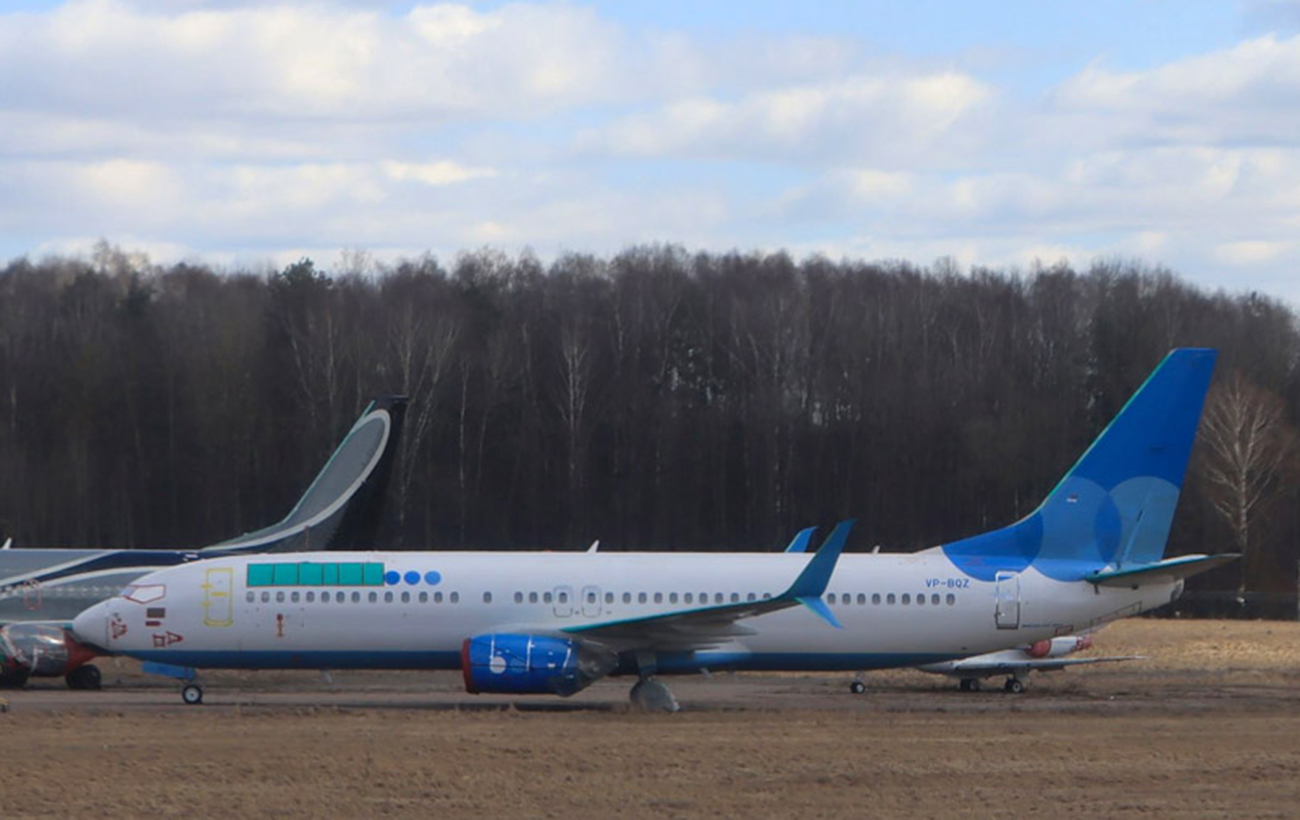 Закрашенный триколор. Арестованные российские самолеты заметили в европейском аэропорту